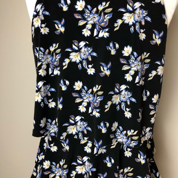 White House Black Market Lace-Up Floral Top - Picture 7 of 7